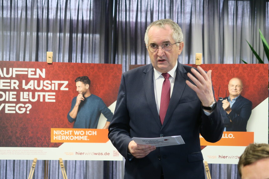 Staatsminister Schmidt spricht zur aktuellen Plakatkampagne